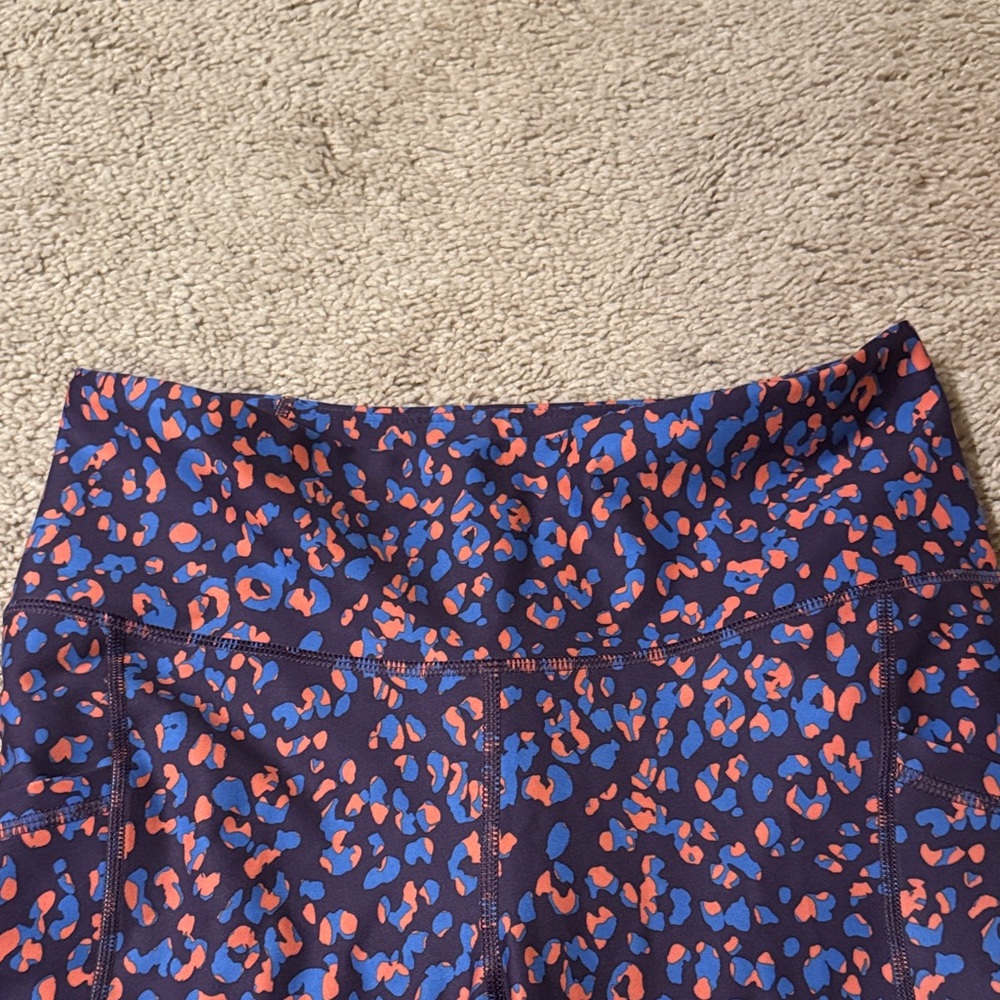 Old Navy Women's Purple Leopard Print Leggings Size Medium w/ Pockets! - Picture 5 of 5